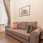 Old Town - Hall Square Apartment