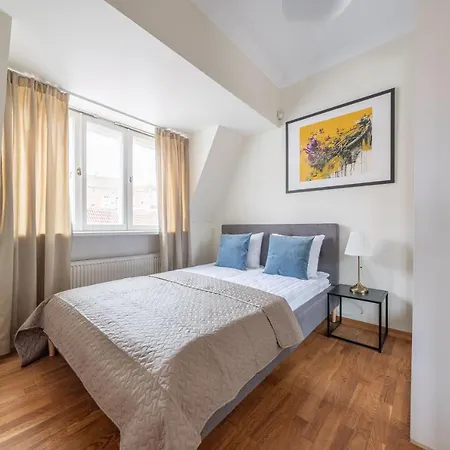 Old Town - Hall Square Apartment