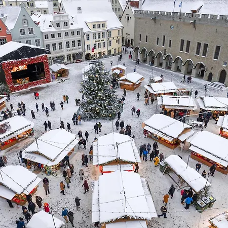 Old Town - Hall Square * Tallinn