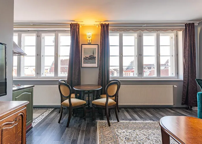 Old Town - Hall Square Apartment